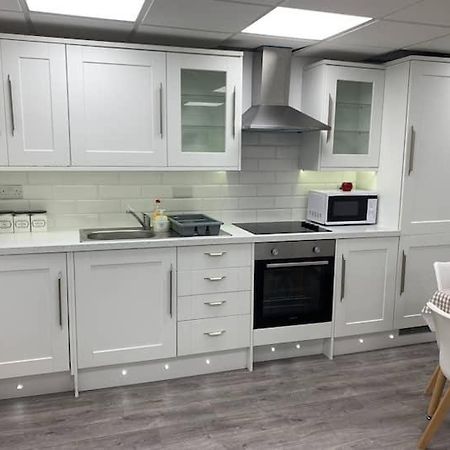 Huge Studio Close To City Centre With Free Secure Parking Leeds  Exterior foto