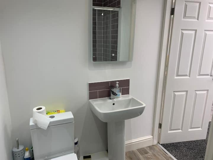Huge Studio Close To City Centre With Free Secure Parking Leeds  Exterior foto