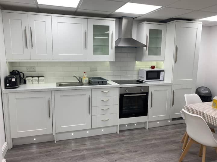 Huge Studio Close To City Centre With Free Secure Parking Leeds  Exterior foto