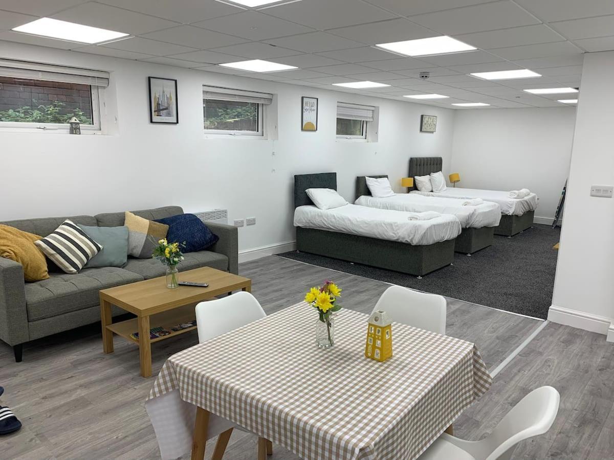 Huge Studio Close To City Centre With Free Secure Parking Leeds  Exterior foto